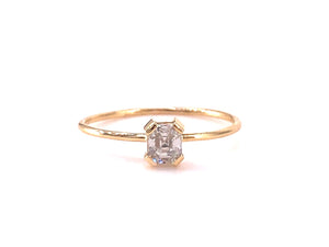 PERFECT SQUARE DIAMOND SOLITAIRE RING IN 18KT YELLOW GOLD
