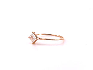 VISIONARY DIAMOND SOLITAIRE RING SET HORIZONTAL IN 18KT ROSE GOLD