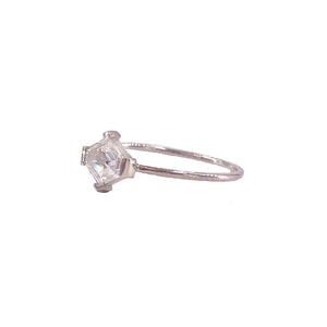 ORACLE DIAMOND SOLITAIRE RING IN 18KT WHITE GOLD