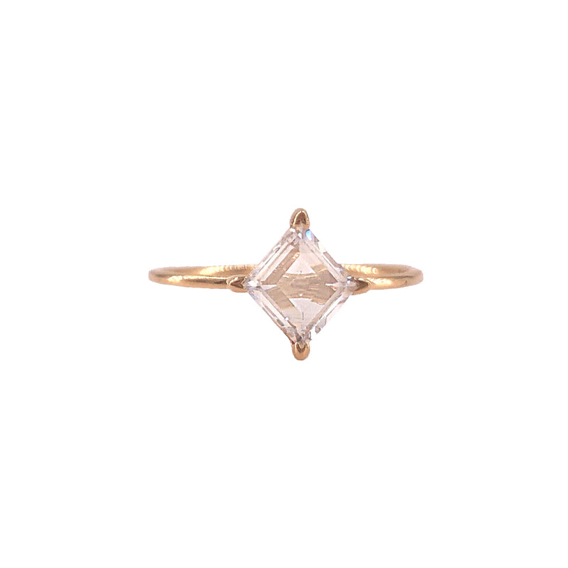 VISIONARY DIAMOND SOLITAIRE RING IN 18KT YELLOW GOLD